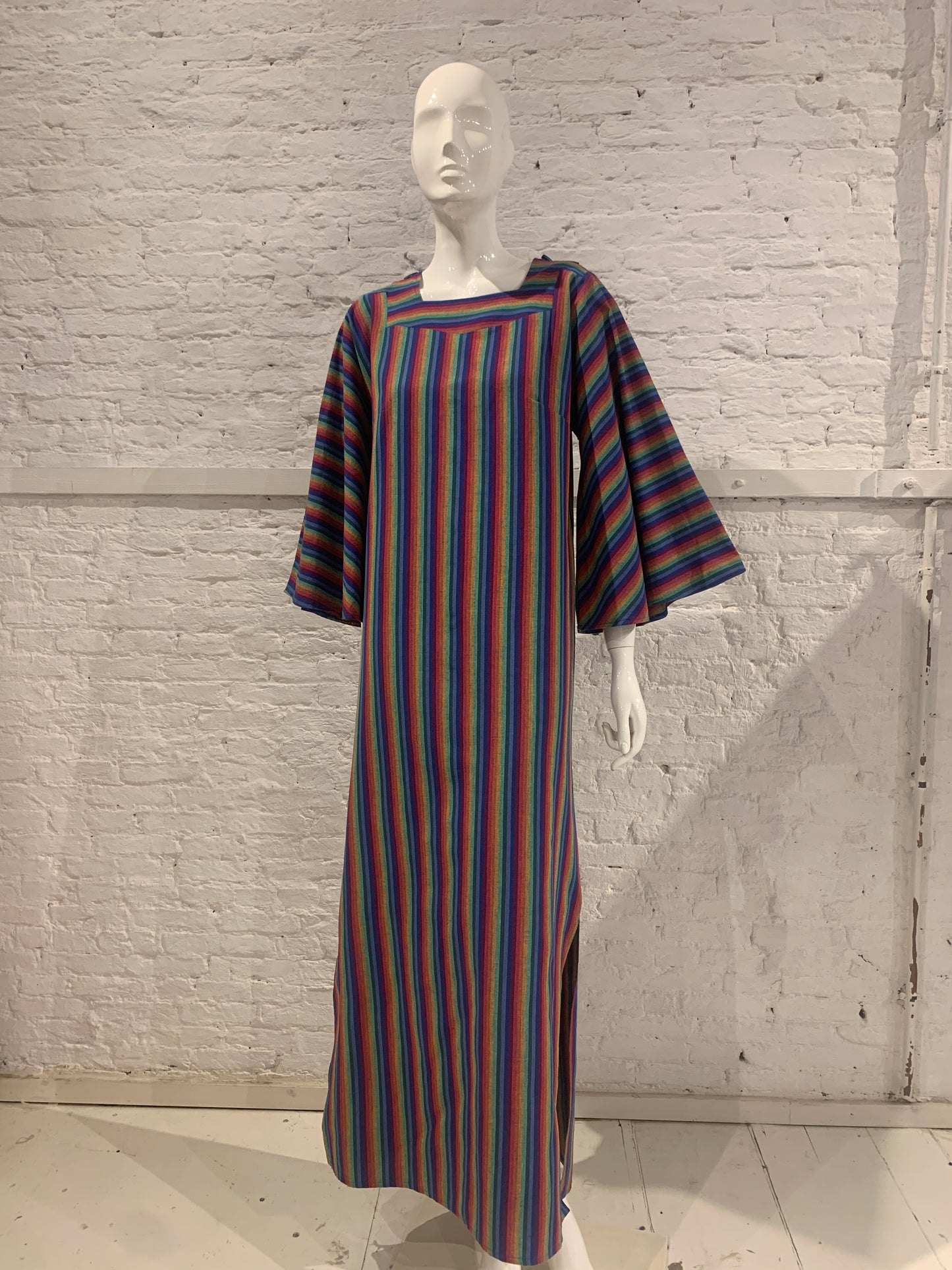Designer Lot - 20 vintage dresses.