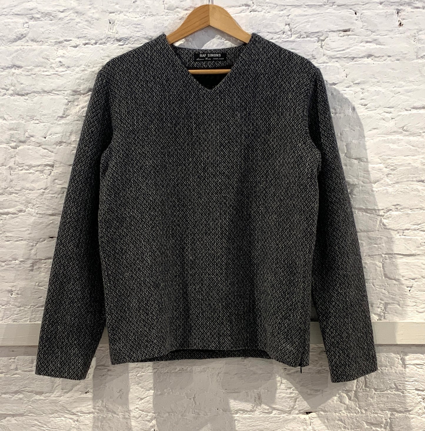 Raf Simons, A/W 1999/2000 Disorder-Incubation-Isolation Wool V-neck Knit Top